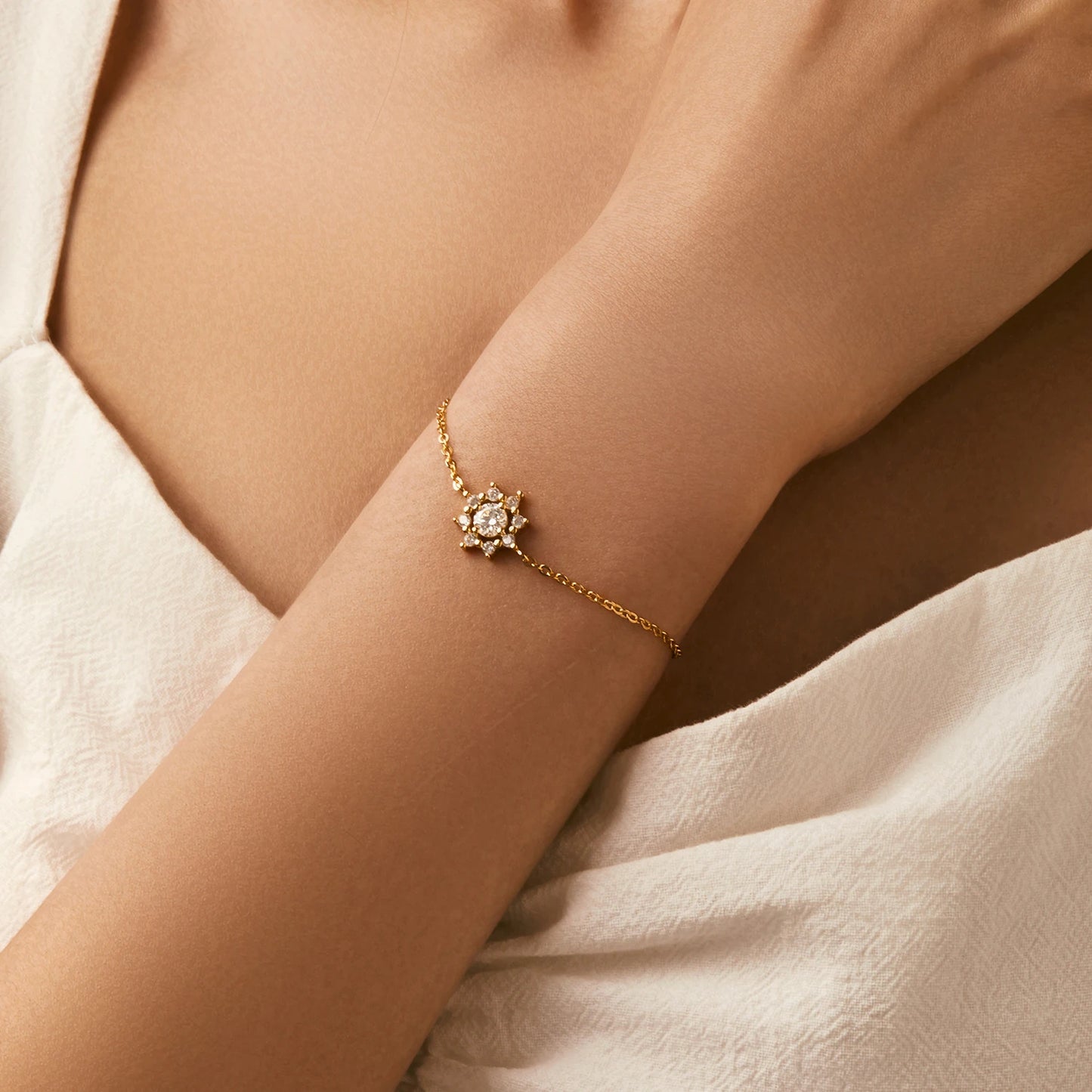 MODIAN® Sterling Silver Snowflake Chain With Moissanite Gem.