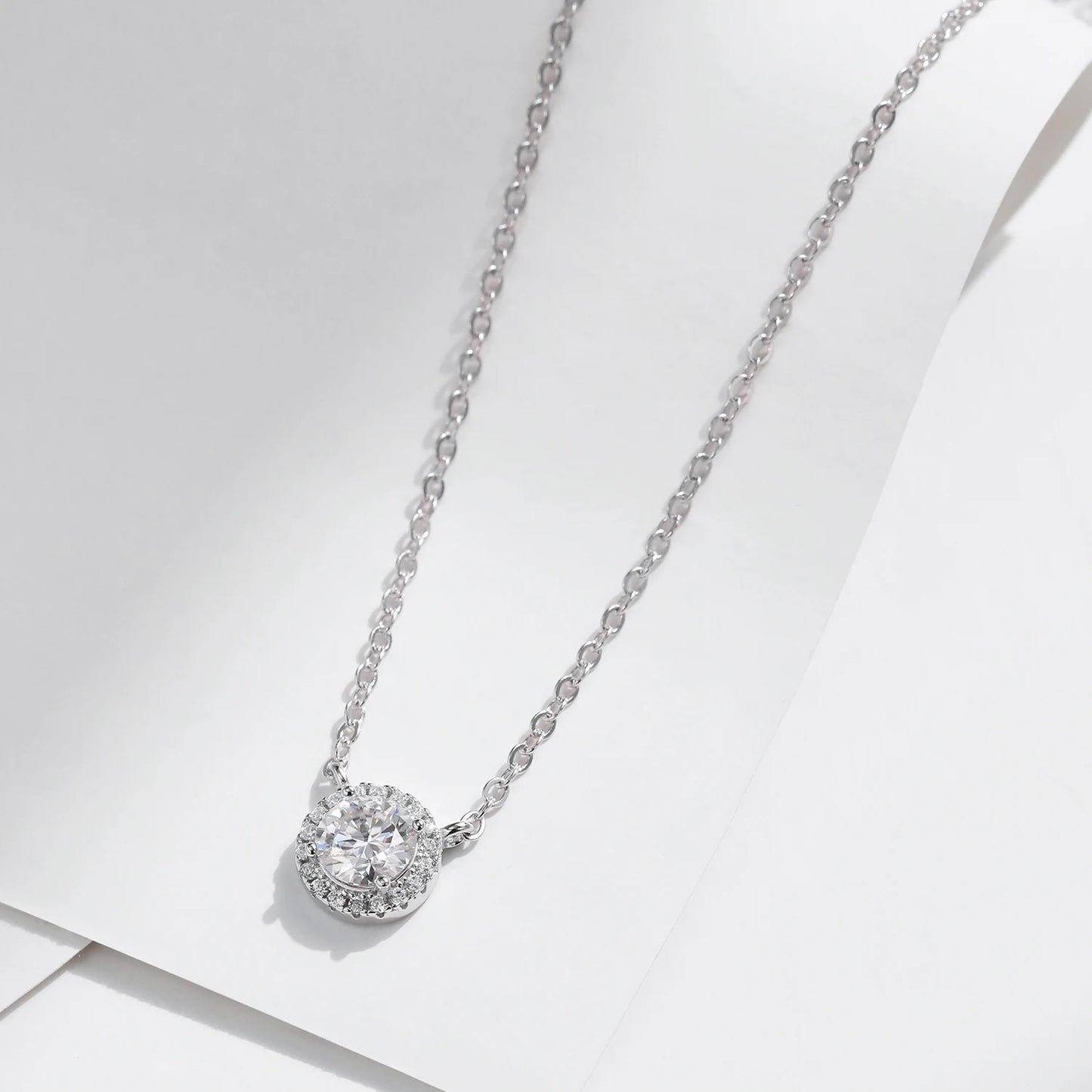 MODIAN 0.8 Carat Moissanite Pendant Necklace